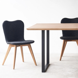 À vendre : Ensemble table et chaises en teck massif de haute qualité, au design élégant et moderne, idéal pour les bureaux ou les restaurants. - Product Image 3