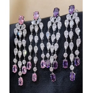 Pendientes Glamurosos de Primera Calidad en Latón Plateado con Diamantes de Imitación CZ, Colección de Pendientes para Mujer, Elige Cualquier Par - Product Image 1