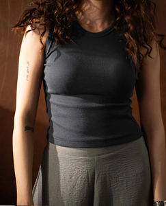 Camiseta sin mangas de algodón acanalado para mujer, con bordado personalizado, cuello liso, ajustada para gimnasio, ¡la más vendida! - Product Image 5