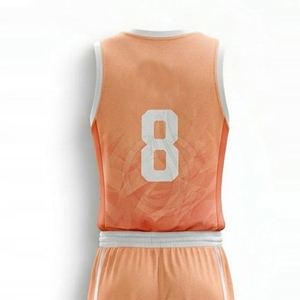 Ensemble d'uniformes de basketball en polyester de haute qualité, respirant et léger, avec maillot et short assortis pour les joueurs actifs - Product Image 5
