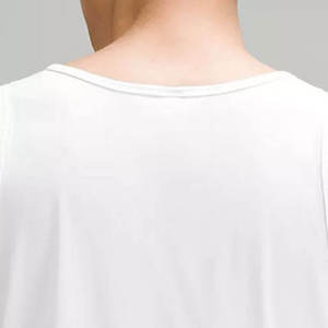 Débardeur élégant en tissu respirant, idéal pour les vibrations estivales, la salle de sport ou les sorties décontractées, offrant confort et une coupe moderne. - Product Image 6