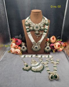 Parure complète de bijoux de mariée : collier lourd en perles de pierre ronde, boucles d'oreilles, Matha Patti, Mang tika et Nath, avec harnais de main - Product Image 2
