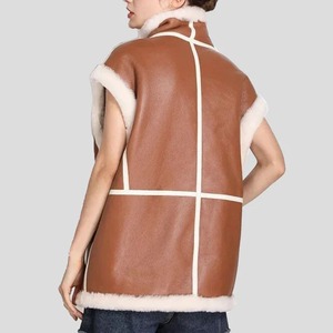 Chaleco de aviador de piel auténtica con rayas blancas Camel para mujer, modelo B3, tipo bomber, para invierno. - Product Image 2