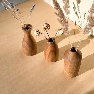 Vase de table en teck moderne artisanal sculpté, design rustique, style Japandi minimaliste, décoration intérieure - Product Image 3