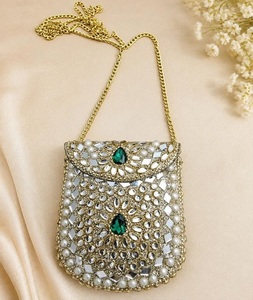 Bolso de Mano de Terciopelo Humran con Detalles Kundan, Chapado en Oro, Hecho a Mano por F S International, para el Día de San Valentín y Aniversarios - Product Image 6
