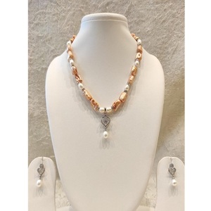 Ensemble collier et boucles d'oreilles élégants en laiton plaqué argent de qualité supérieure avec perles, pour femmes, collection mariage. - Product Image 1