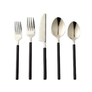 Ensembles de couverts en acier inoxydable plaqué argent de haute qualité avec poignée en résine ensemble de couverts de luxe de designer en couverts vaisselle - Product Image 1