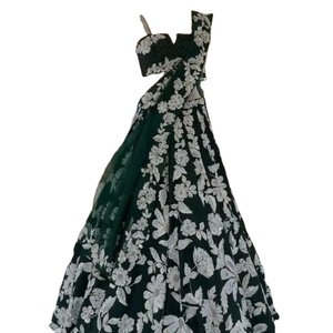 Ensemble Lehenga Choli en modal et viscose, sans manches, à motifs, couleur verte, avec bordure en dentelle, et dupatta, personnalisé, spécial anniversaire de mariage - Product Image 1