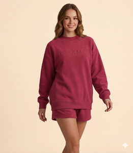 Ensemble haut à col montant et short pour femme, soutenu par un réseau de sourcing de matériaux robuste pour une disponibilité fiable de textiles - Product Image 1