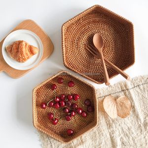 Khay đựng đồ gấp gọn hình lục giác bằng mây đan thủ công, thân thiện với môi trường, dùng để đựng thức ăn, trái cây, làm bởi người Việt Nam, thương hiệu Wintop Giáng Sinh. - Product Image 3