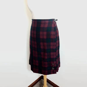 Kilt écossais moderne Lindsay en 100 % laine bordeaux, style vintage, motif tartan, sur mesure, vente en gros, jupe pour femme 2026 - Product Image 1