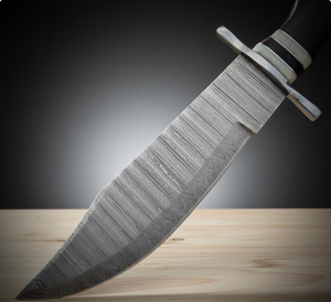 Couteau Bowie à lame fixe en acier Damas artisanal, manche noir industriel personnalisé, étui en cuir véritable, pour le camping en plein air - Product Image 4