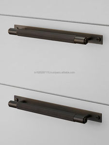 Tirador de metal diseñado para cajones de cocina que ofrece un rendimiento resistente y duradero con un estilo contemporáneo y elegante. - Product Image 3
