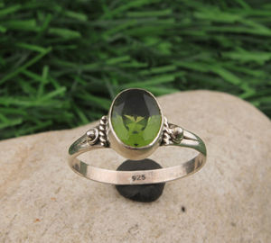 แหวนแต่งงานสไตล์วิคตอเรียนโบราณทำมือจากเงินแท้ 925 ประดับพลอยเพอริดอทดิบ สำหรับเป็นของขวัญสำหรับผู้หญิง - Product Image 2