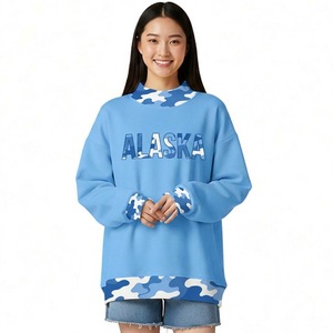 Sudadera Rosa de Moda al por Mayor para Mujer con Hombros Caídos, Estampado de Letras Camufladas Verdes y Cuello Simulado en Contraste - Product Image 2