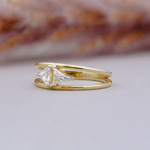 Anillo de Oro Amarillo con Doble Banda de Diamantes, Anillo Solitario Geométrico con Diamantes, Joyería Minimalista con Diamantes para Mujer - Product Image 2