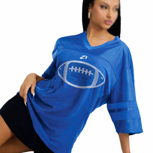 เสื้อเจอร์ซีย์อเมริกันฟุตบอลผู้หญิงสีน้ำเงินคุณภาพพรีเมียม ตกแต่งด้วยกราฟิกคริสตัล ผ้าโพลีเอสเตอร์ทรงโอเวอร์ไซส์ เสื้อยืดกีฬาแฟนเวียร์แบบสั่งทำพิเศษ - Product Image 4