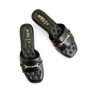 Pantoufles en fourrure noire formelle FR8364 - Product Image 1