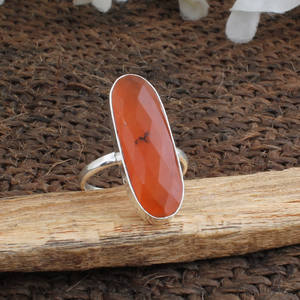 แหวนเงินแท้ประดับพลอยออนิกซ์สีแดงธรรมชาติ ดีไซน์คลาสสิก สำหรับผู้หญิง ของขวัญแต่งงานและวันครบรอบ เครื่องประดับแท้ ขายส่ง - Product Image 2