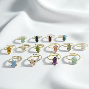 Bague hexagonale en laiton plaqué or avec améthyste, ajustable, style minimaliste, fournisseur OEM de bijoux en gros - Product Image 6