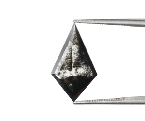 Diamant de laboratoire en forme de cerf-volant de 1,70 carat, couleur sel et poivre, de l'exportateur indien de diamants, à prix de gros pour la joaillerie, diamant en vrac - Product Image 2