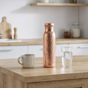 Botella de agua de cobre martillado premium con tapa de rosca de estilo tradicional para una hidratación saludable - Product Image 4