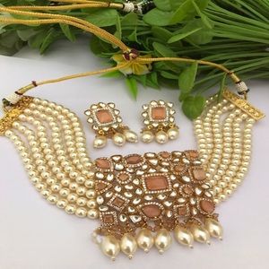 Ensemble collier et boucles d'oreilles plaqué or de qualité supérieure, chic, pour mariage, fête, occasions spéciales, collection pour femmes et filles - Product Image 2