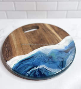 Bandeja Rectangular de Madera de Acacia Ecológica para Servir Charcutería con Resina Epoxi para Queso y Cortar en la Cocina - Product Image 1