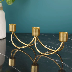 Porte-bougie traditionnel en métal au design vintage, idéal pour les événements culturels et la décoration spirituelle de la maison - Product Image 1