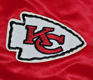 เสื้อแจ็คเก็ตแฟชั่นคุณภาพดีที่สุด แบบขายส่ง ผ้าไหมซาตินสุดหรู สำหรับทุกเพศ แบบสั่งทำพิเศษ สไตล์เบสบอล วาร์ซิตี้ - Product Image 4