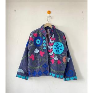 Chaqueta de terciopelo púrpura con bordado floral de lujo, estilo suzani, para mujer, ropa de primavera, manga larga, cuello alto, estilo bohemio. - Product Image 1