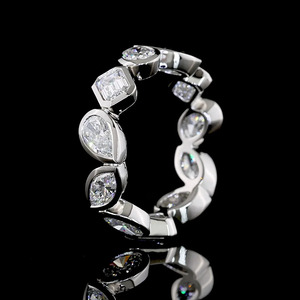 Anillo de compromiso y boda con diamantes cultivados en laboratorio, corte esmeralda, engaste de bisel, banda de eternidad, rodio, oro de 10K/14K/18K, plata 925/935, regalo - Product Image 4