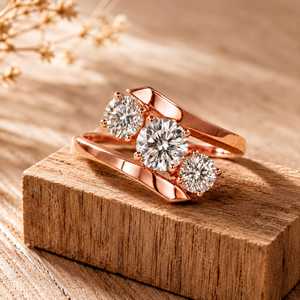 Bague Bypass à Trois Pierres en Or Massif Graduée avec Diamant de Laboratoire Rond Taillé Couleur E VVS – Coffret Cadeau Anniversaire Classique pour Fiançailles - Product Image 3