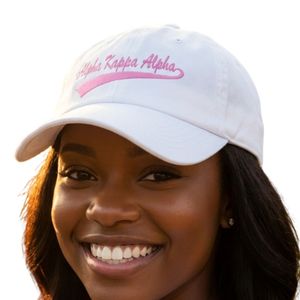Gorra de Béisbol Ajustable de Algodón Blanca con Logotipo Bordado en Rosa de la Hermandad Griega AKA para Mujer - Product Image 5