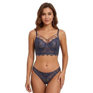 Completo Intimo Floreale in Pizzo Grigio Scuro con Ferretto, Reggiseno con Anello Metallico e Spalline Incrociate Frontali, e Perizoma G-String - Collezione <span class=keywords><strong>Boudoir</strong></span> - Product Image 1
