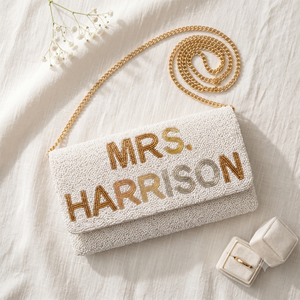 MRS. Pochette de mariée perlée, Robe de mariée à épaules dénudées, Vêtement de mariée élégant avec fermeture à rabat, Perlé à la main avec une excellence artisanale - Product Image 3