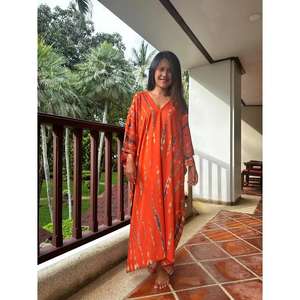 Robe longue kaftan tie-dye pour femme, écologique, lavable, 100 % coton, coupe ample, style resort, pour l'été, la plage et les vacances - Product Image 4