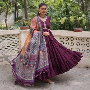 Vestido Romano de Diseñador con Volantes y Encaje Espejo, con Estampado y Encaje Dorli, Dupatta de Muselina - Product Image 1