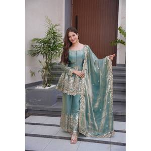 Ensemble de costume de soirée pour femmes avec broderie et paillettes, avec un véritable travail de miroir - Product Image 3