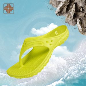 Tongs d'extérieur pour femmes à semelles plates avec poudre de coquille d'huître recyclée - Product Image 4