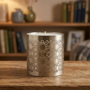 Bougie cylindrique en métal avec motif étoile découpé pour la décoration de la maison - Product Image 6