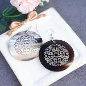 Pendientes de cuerno de búfalo hechos a mano de primera calidad, ecológicos y superventas de Natural Crafts, nuevos diseños pulidos para mujer - Product Image 1