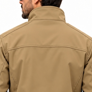 Chaqueta de exterior ligera de softshell para hombre con cremallera completa, cuello moderno, bolsillo seguro en el pecho y almacenamiento lateral fácil. - Product Image 5