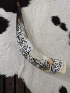Corne à boire viking avec motif Fenrir ou Corbeau, gravée, en corne de vache, de qualité alimentaire - Product Image 6