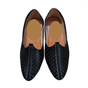 รองเท้าผู้ชายแบบดั้งเดิมของชาวราชสถาน ทำจากหนังแท้ กันน้ำ ทนทาน เหมาะสำหรับกิจกรรมกลางแจ้ง (1 คู่) - Product Image 1