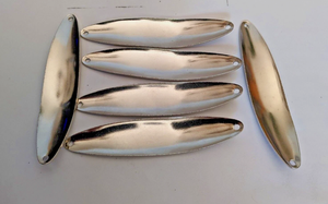 Señuelo metálico tipo cuchara de alta calidad OEM y en stock, con forma de corazón rojo, para pesca, con plumas y anzuelos triples, tipo flatware. - Product Image 2