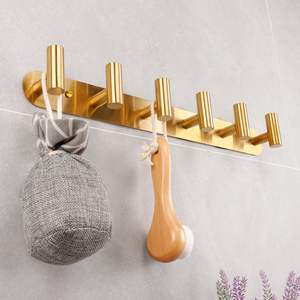 Porte-manteau mural moderne avec barre de suspension longue, finition blanche et crochets en laiton doré brossé pour entrée - Product Image 5