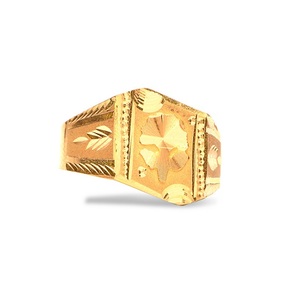 Bague Chevalière Homme Plaqué Or Poli Miroir Gravée Motifs Floraux, Style Vintage à Face Carrée, Bijou Tendance, Vente en Gros - Product Image 1