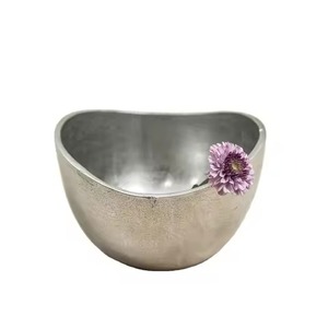 Bol en aluminium moulé en forme d'étoile de mer dorée, en métal poli, fait main, plat de service décoratif, style glamour, idéal pour offrir - Product Image 2