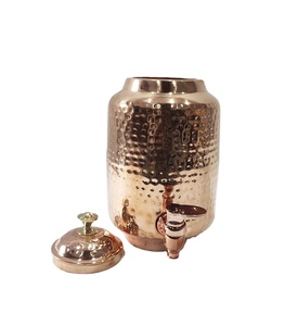 Dispensador de agua de cobre puro hecho a mano, diseño martillado con soporte, contenedor de almacenamiento y servicio - Product Image 1